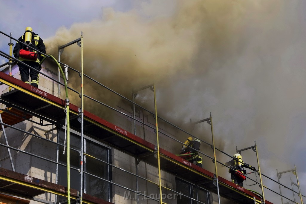 Dachstuhlbrand Koeln Poll Geislarerstr P044.JPG - Miklos Laubert